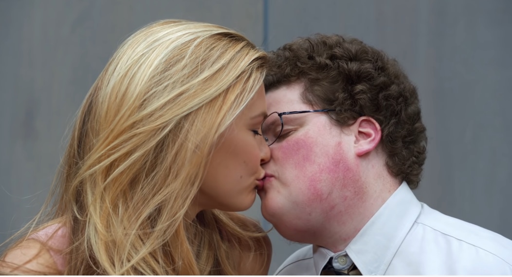 Jesse Heiman kisses model Bar Refaeli in Internet hosting site Go Daddy's Superbowl commercial