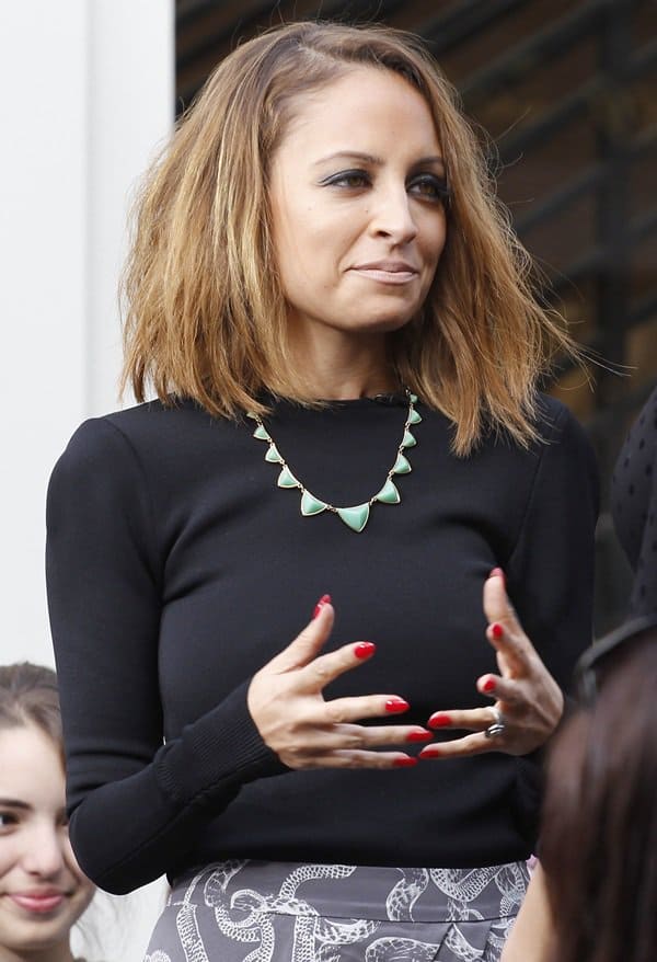 Nicole Richie's black long-sleeved top and Pyramid Station necklace from House of Harlow 1960