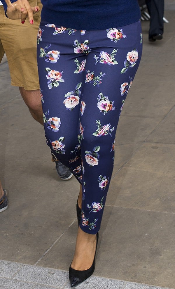 Rochelle's floral pants by Zara gave her some added chicness