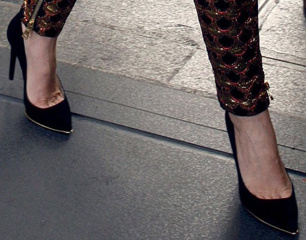 Miranda Kerr wearing comfortable pumps