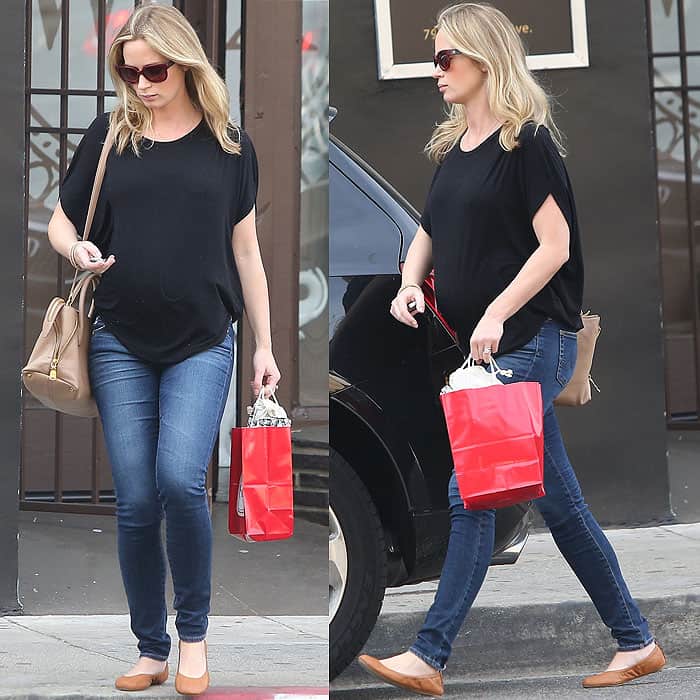 Emily Blunt pregnant in jeans