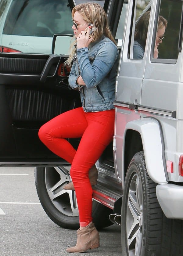 Hilary Duff talking on her phone while wearing red skinny jeans in Studio City